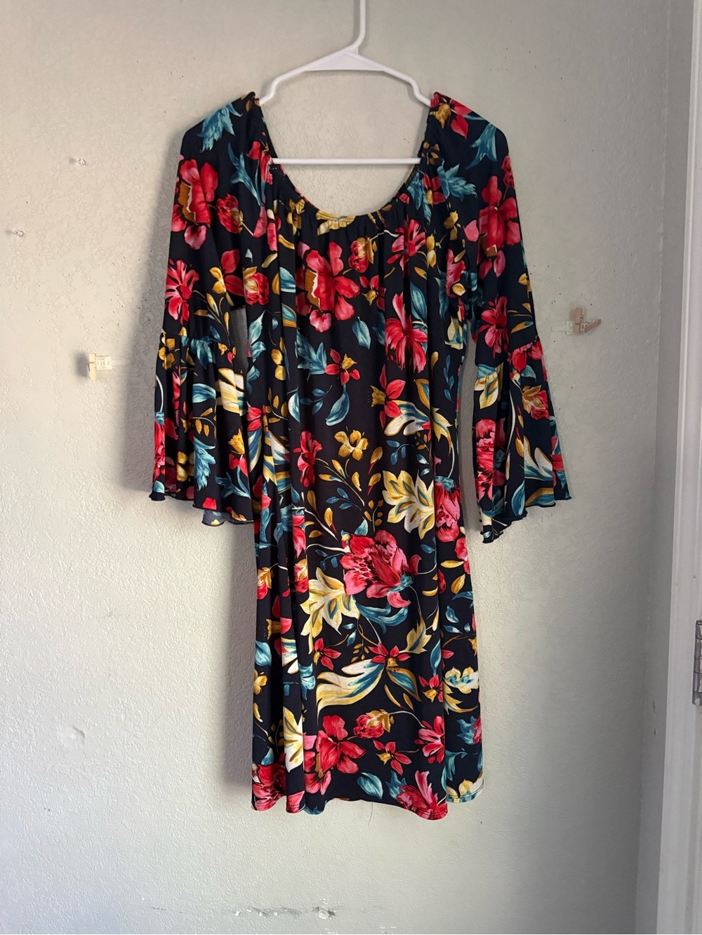 Medium - Large Floral Bell Sleeve Off-The-Shoulder Dress / Tunic